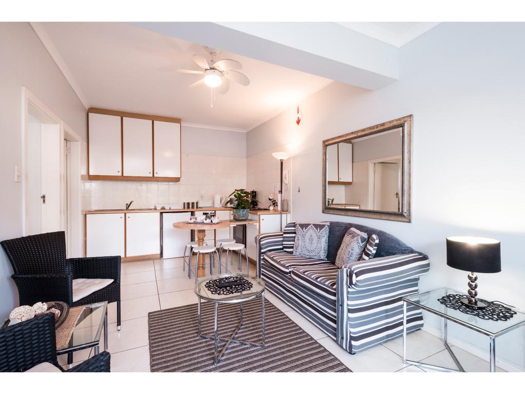 Flamingo Rocks Bed & Breakfast เดอร์บัน ภายนอก รูปภาพ